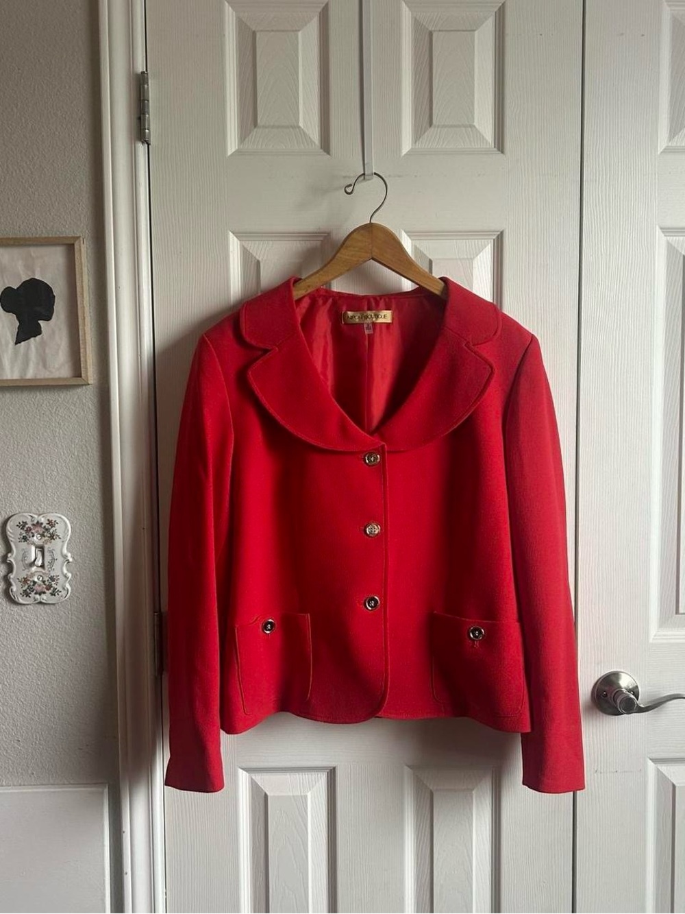 Nipon Boutique red cropped rounded collar blazer